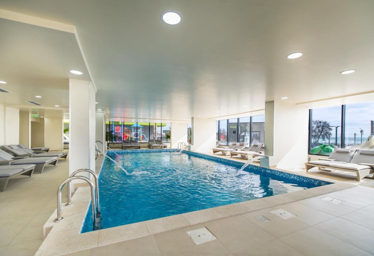 Olive Apartment In Spa N Pool Resort-Parking Mamaia Exteriör bild